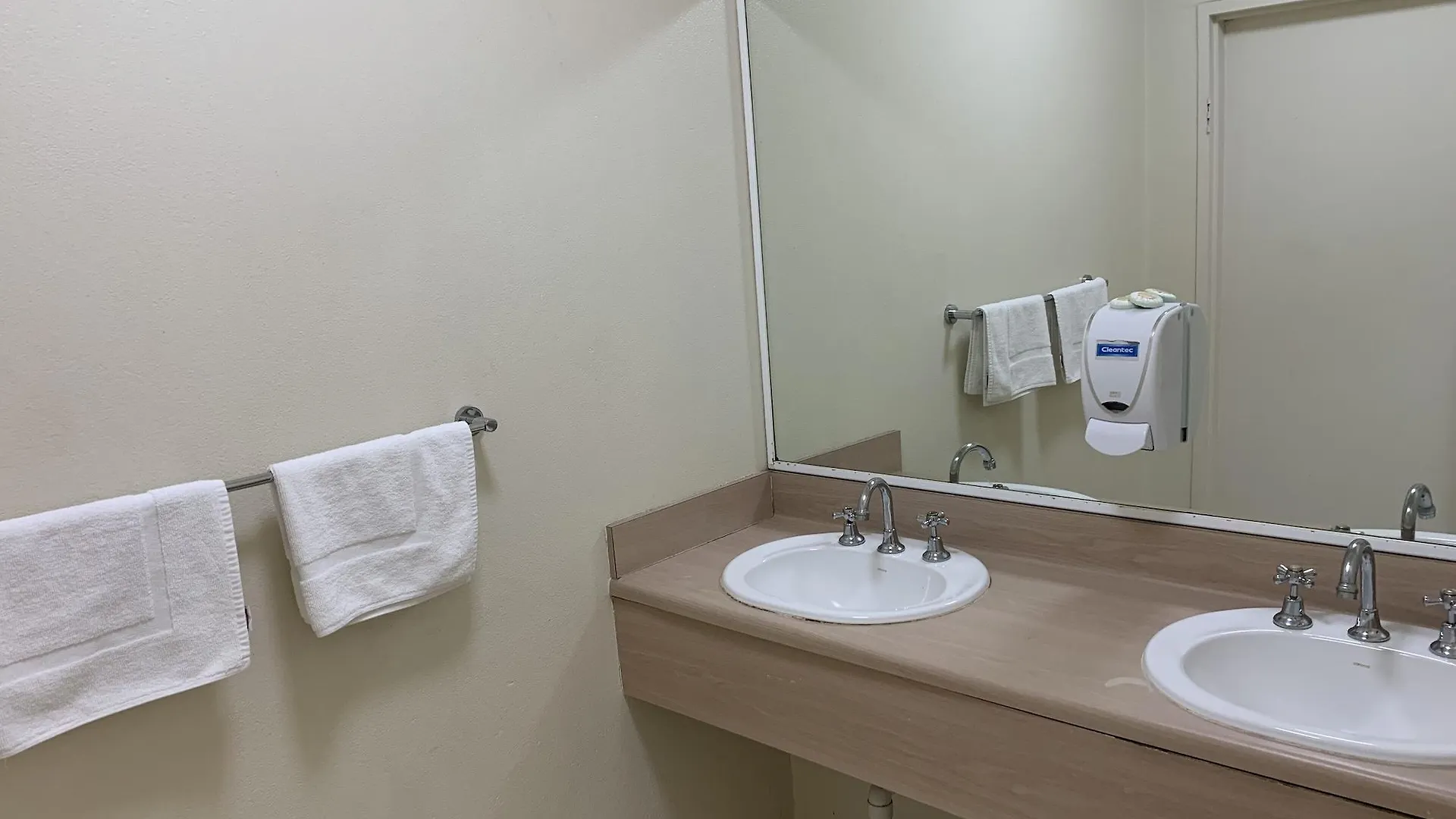 Cairns City Sheridan Motel